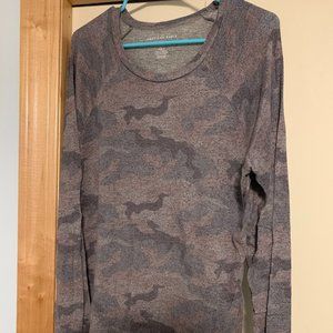 American Eagle plush pink & grey camo long sleeve